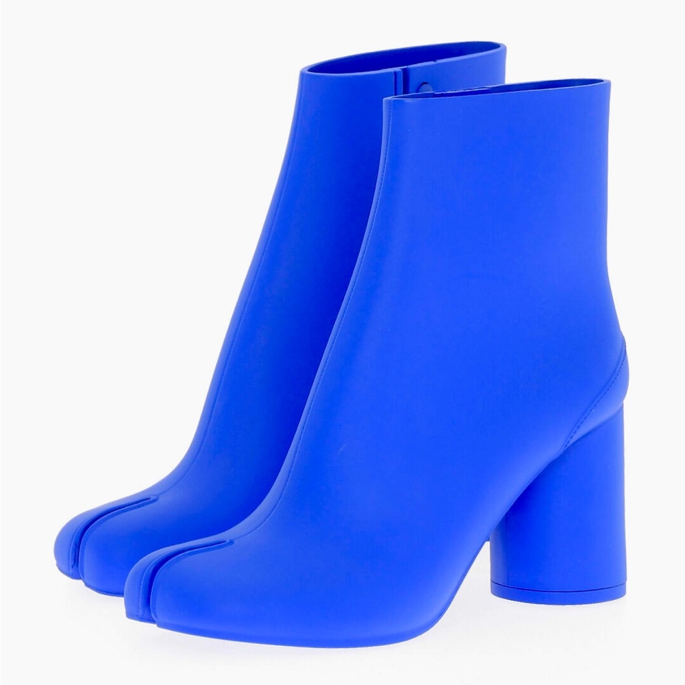 MM6 Tabi boots sold out everywhere